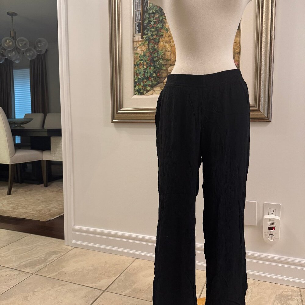 Black crepe pants